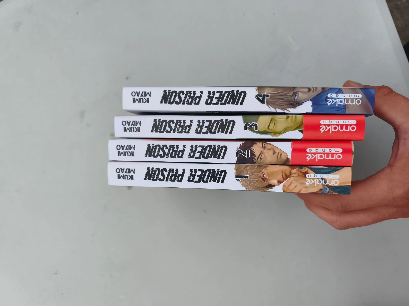Manga under prison tome 1a4 complet neuf
